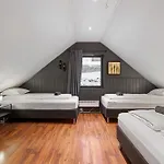 Near Downtown - Large Beds - Free Parking アパート トロムソ