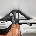 Near Downtown - Large Beds - Free Parking *