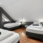 Near Downtown - Large Beds - Free Parking