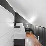 Near Downtown - Large Beds - Free Parking アパート トロムソ