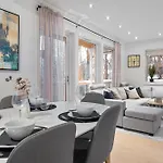 Near Downtown - Large Beds - Free Parking アパート *