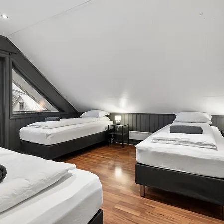 Near Downtown - Large Beds - Free Parking