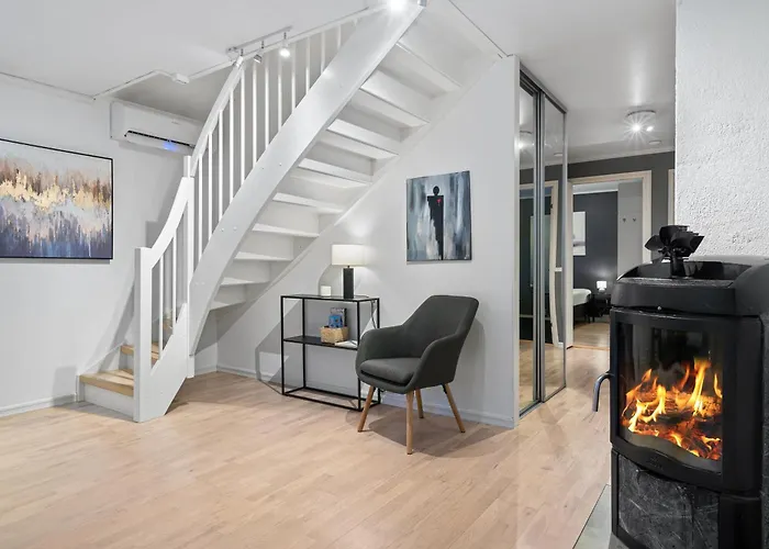 Apartment Near Downtown - Large Beds - Free Parking *