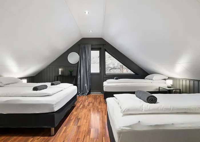 Near Downtown - Large Beds - Free Parking *