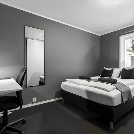 Near Downtown - Large Beds - Free Parking *