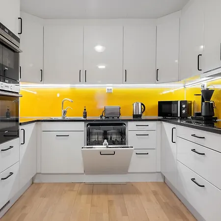 Apartament Near Downtown - Large Beds - Free Parking *