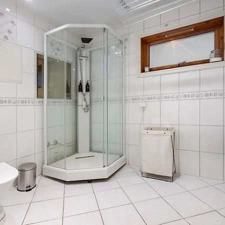 Apartament Near Downtown - Large Beds - Free Parking